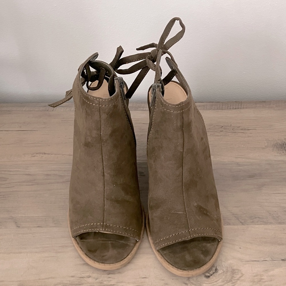 LC LAUREN CONRAD Army Green Peep-Toe Ankle Boots 8M